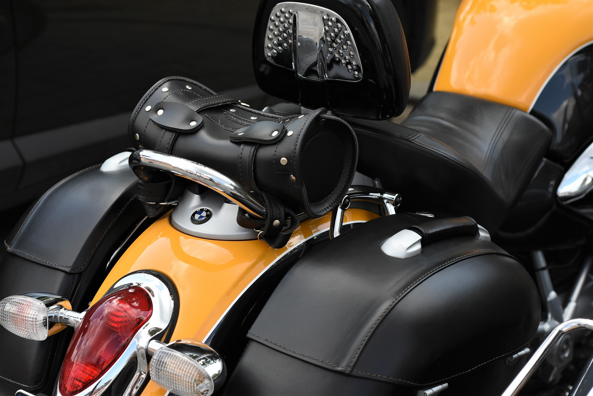 bmw-4384520_1920-2.jpg