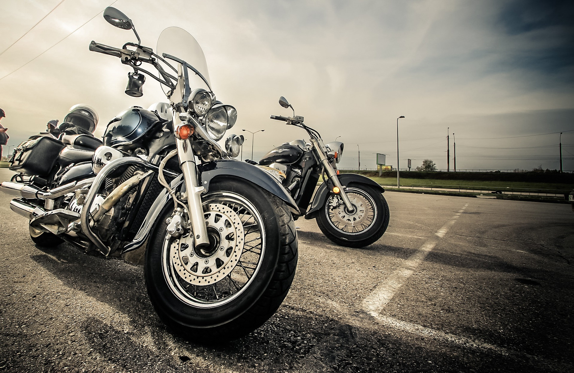 motorbike-2197863_1920.jpg