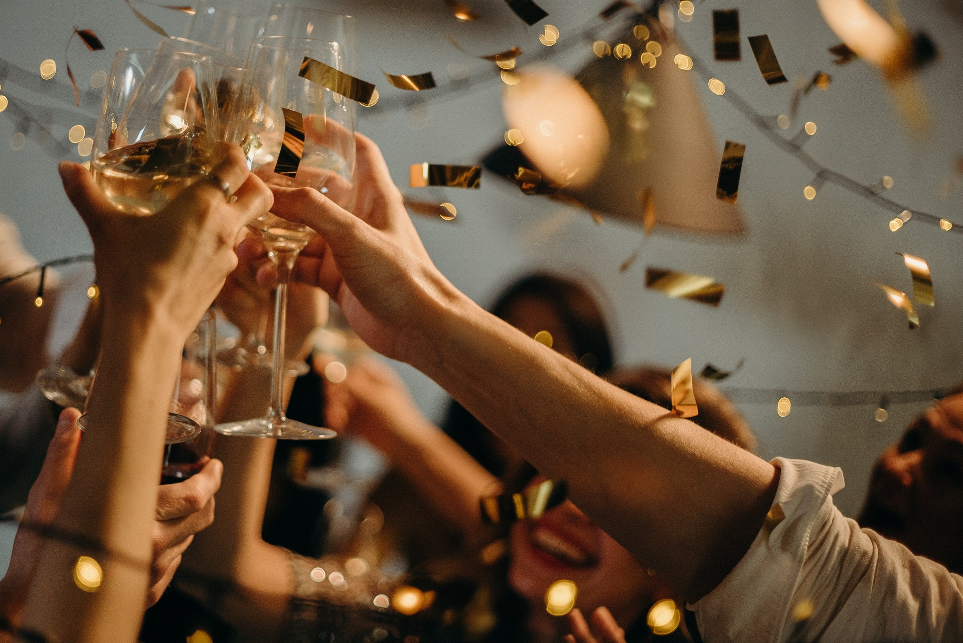 Geburtstagsparty-Goldlametta-pexels.jpg